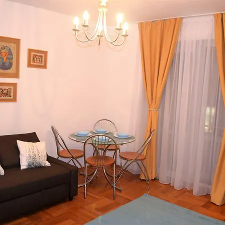 2 Apartment, Central *